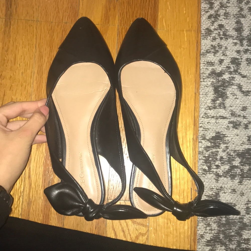 BCBG generation black pointy flats
